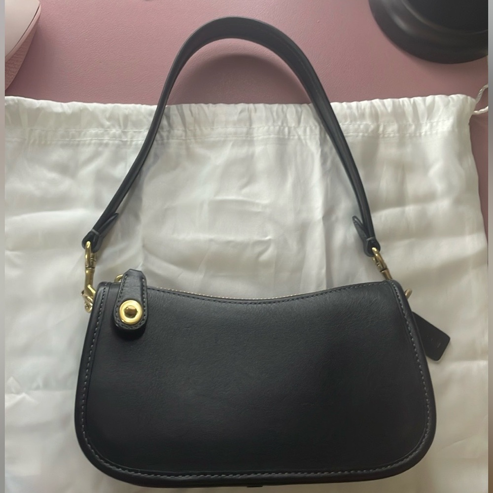 Coach Swinger bag 20 in black brass